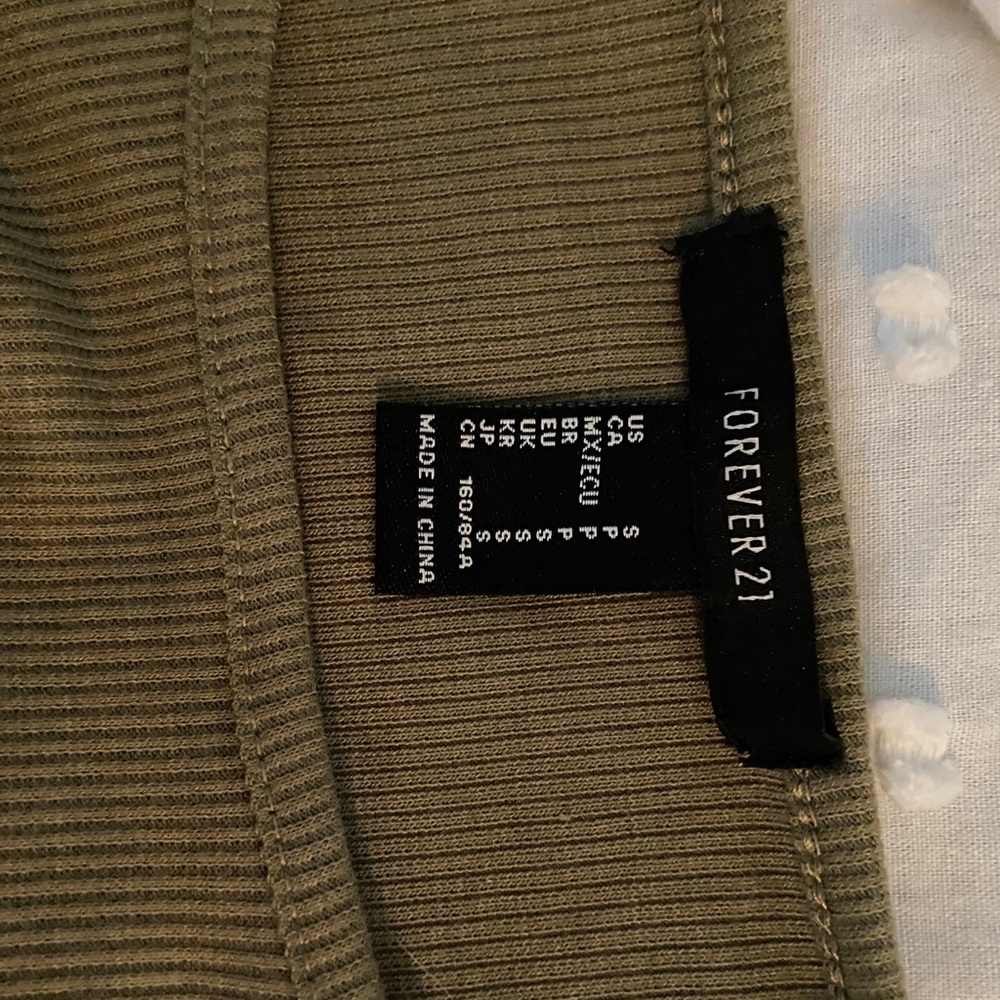 Forever 21 Ruched Drawstring Crop Top - Picture 3 of 4